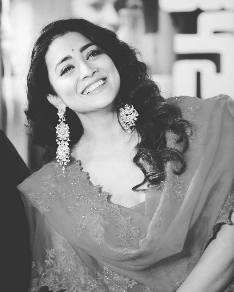 Shriya Saran Hot Photos In Glamoures Look