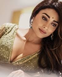 Shriya Saran hot sizziling photos