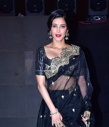 Shruti Haasan Appealing photos