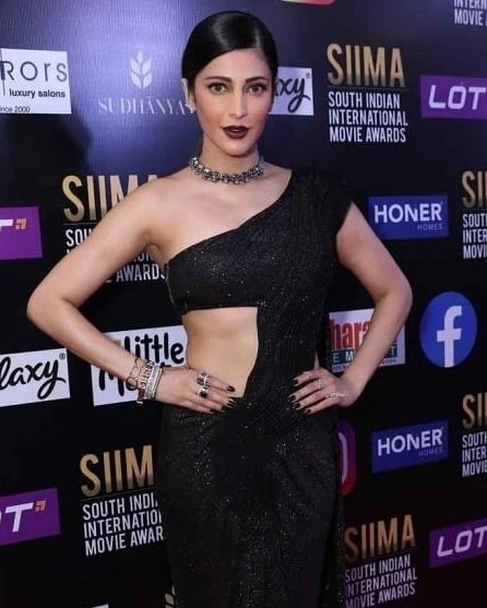 Shruti Haasan Hot Photos In Award Function