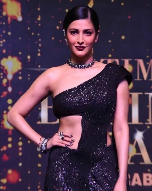 Shruti Haasan Hot Photos In Award Function