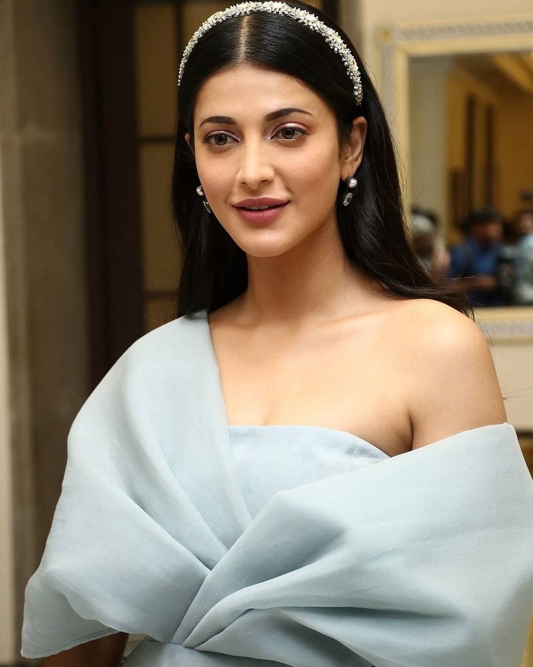 Shruti Haasan New Cute Stills