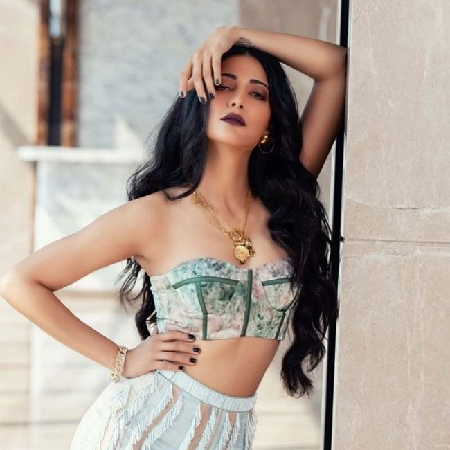 Shruti Haasan latest sexy photos