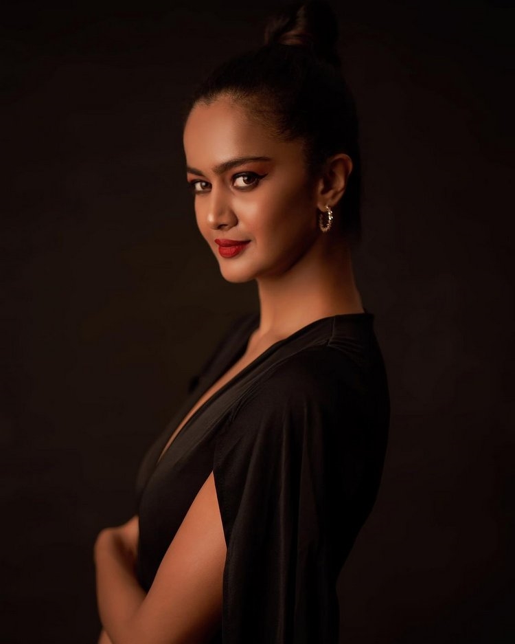 Shubra Aiyappa New Images In Stunning Looks