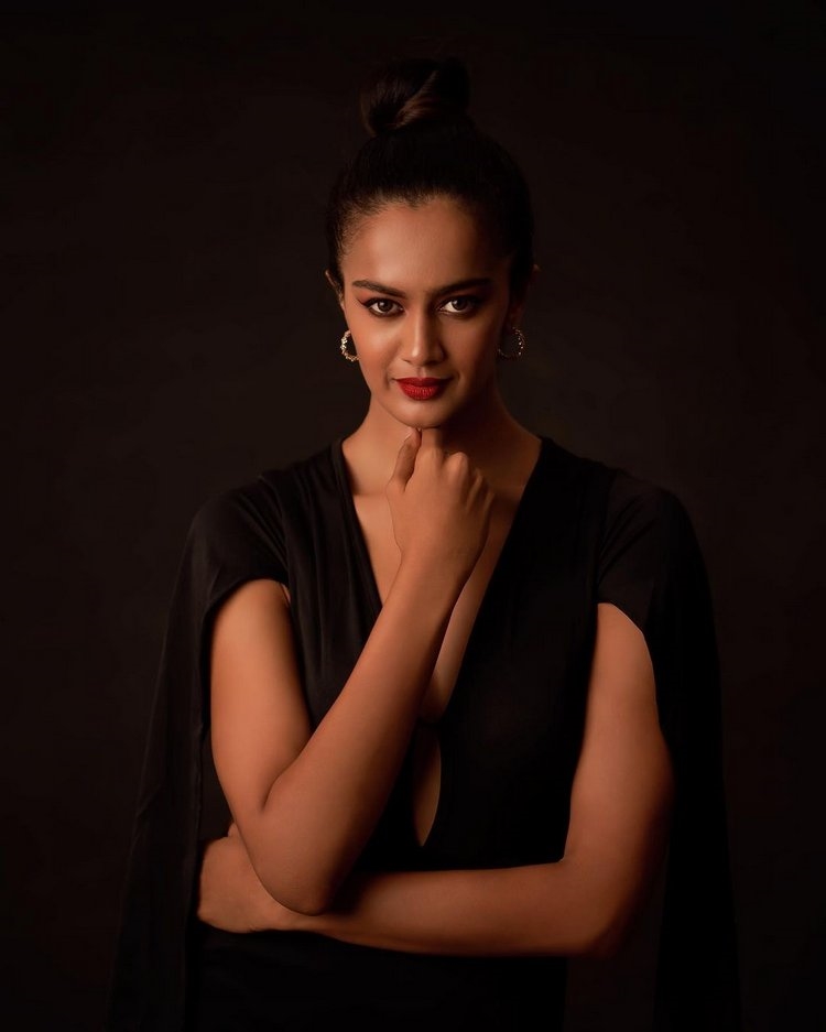 Shubra Aiyappa New Images In Stunning Looks