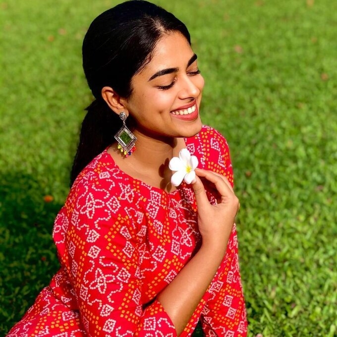 Siddhi Idnani latest photo shoot