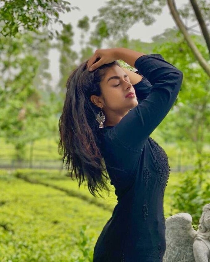 Siddhi Idnani latest photo shoot