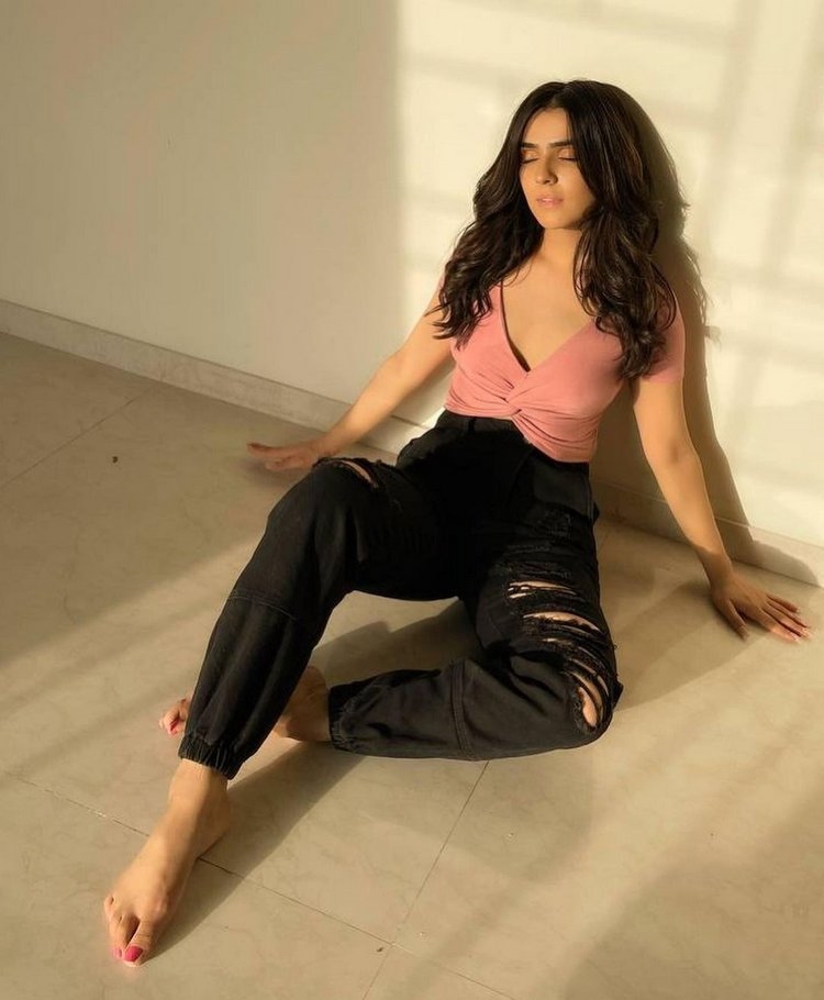 Sidhika Sharma New Photo Shoot