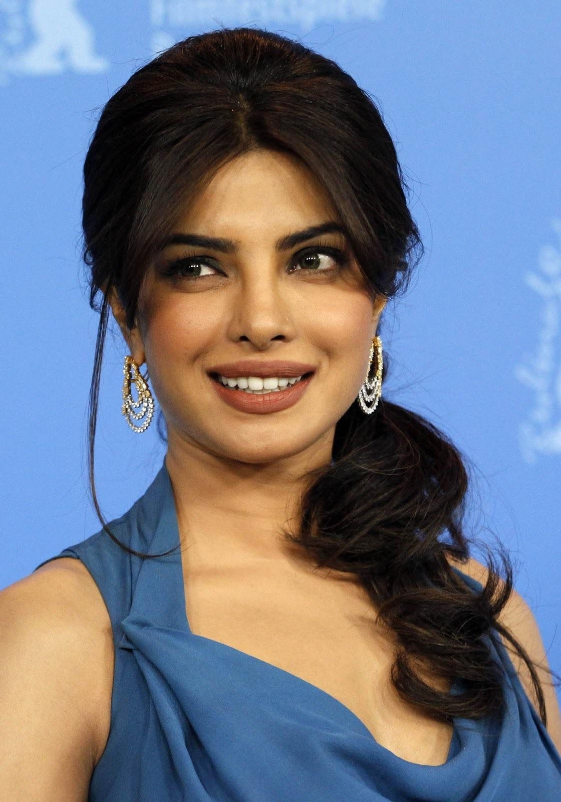 Sizzling Actress Priyanka Chopra Image Collection