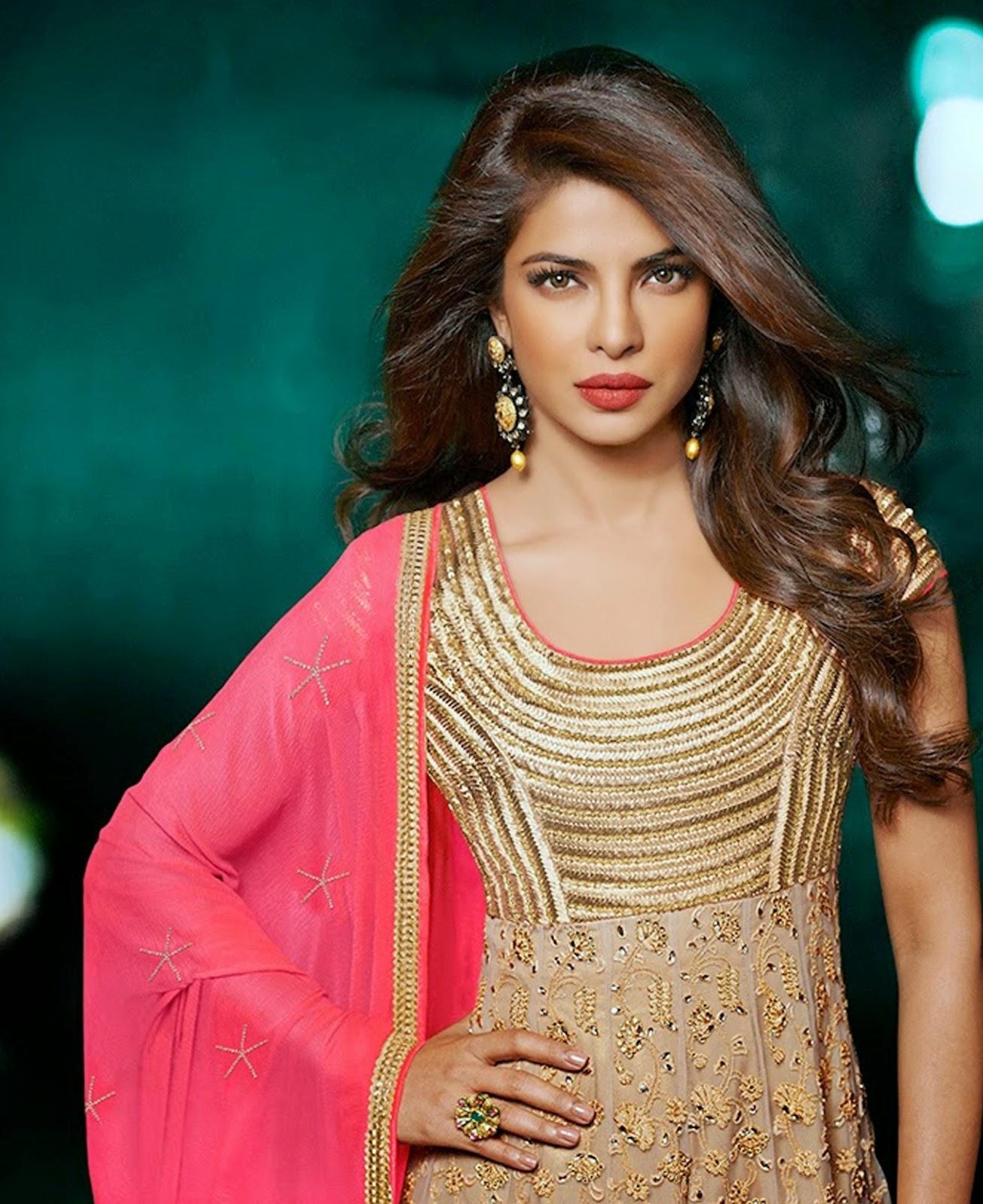 Sizzling Actress Priyanka Chopra Image Collection