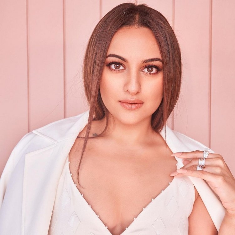 Sonakshi Sinha Hot Photos