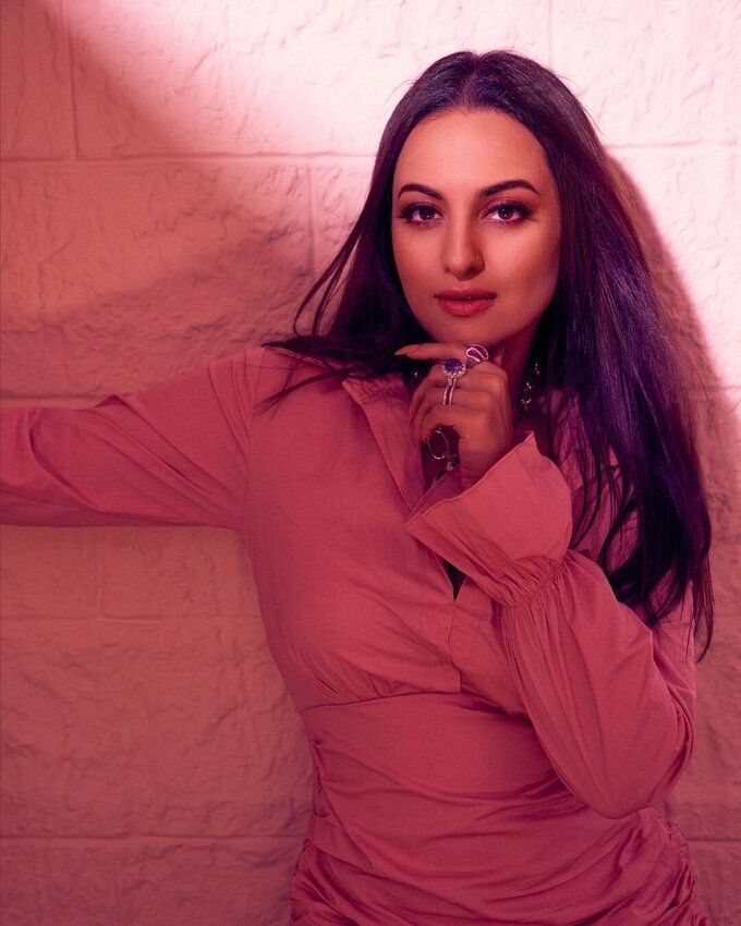 Sonakshi Sinha New Hot Clicks