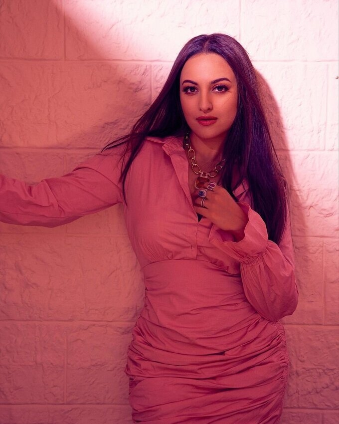 Sonakshi Sinha New Hot Clicks