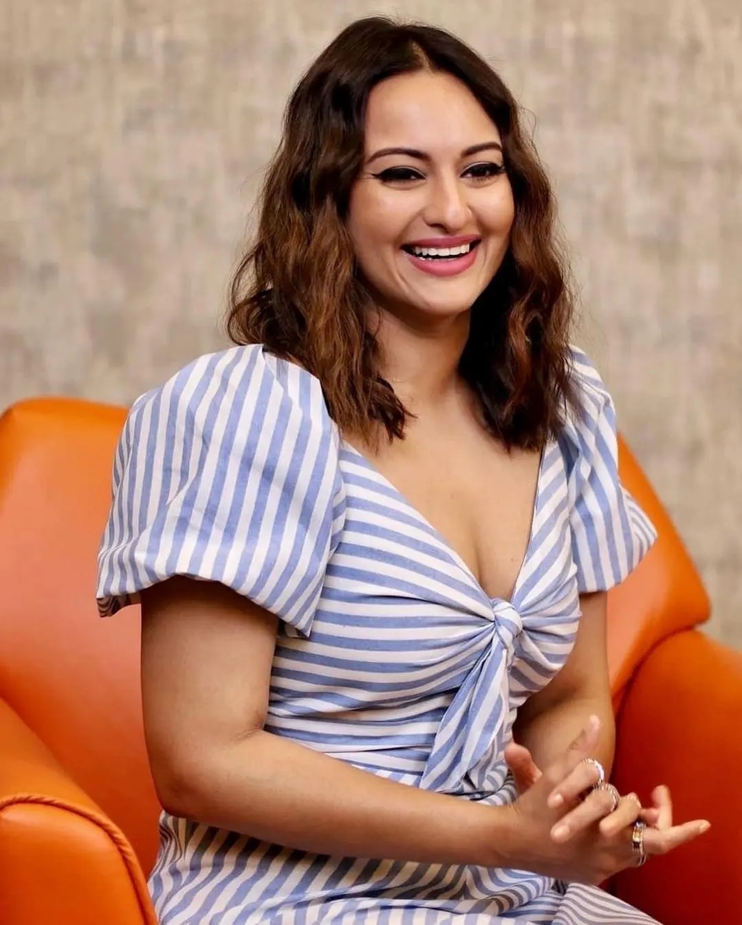 Sonakshi Sinha New Images In Interview