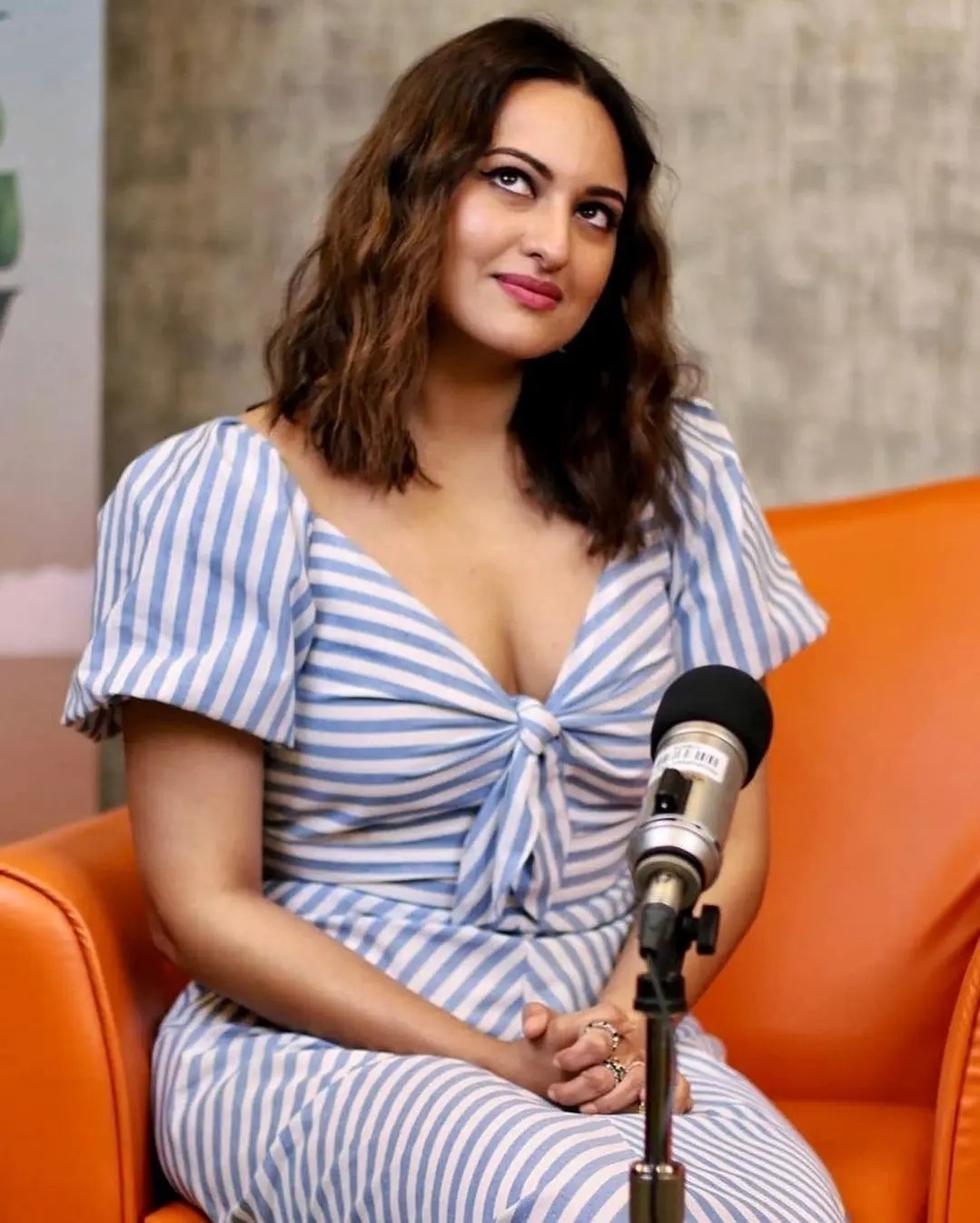 Sonakshi Sinha New Images In Interview