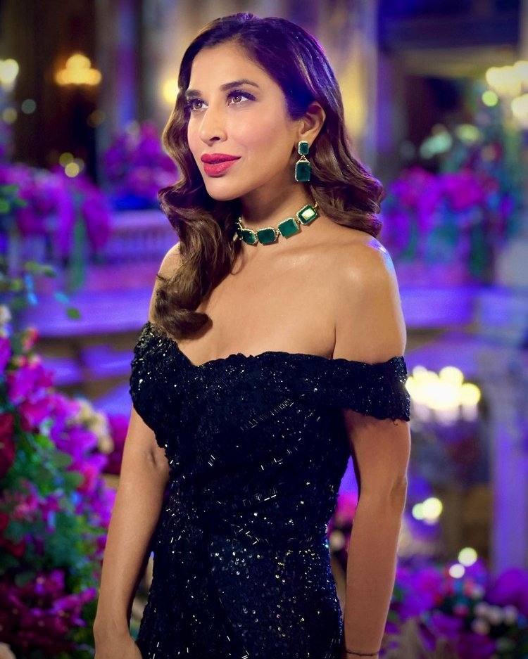 Sophie Choudry Amazing New Photos