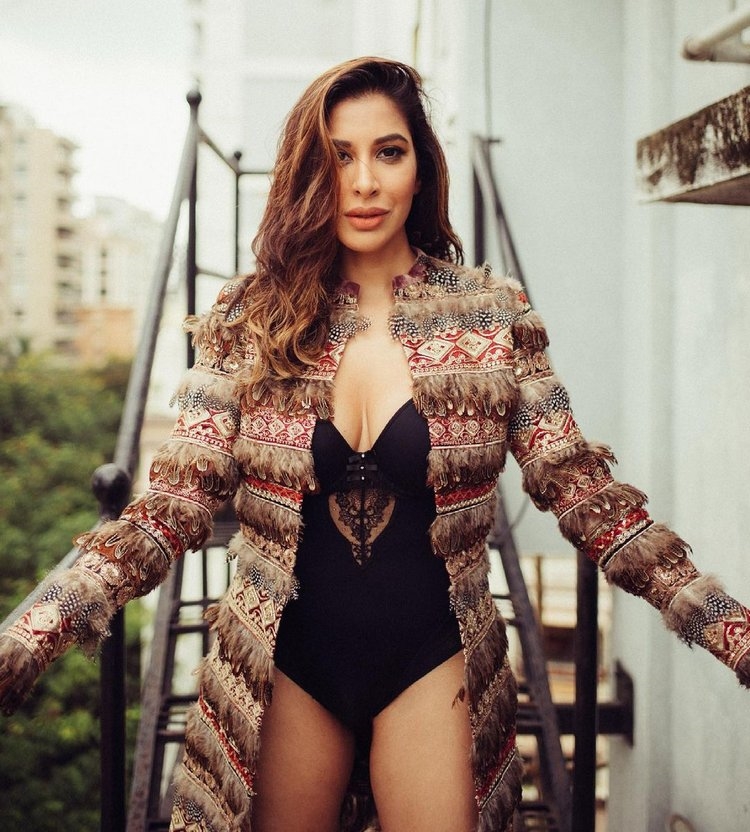 Sophie Choudry Photos Collection