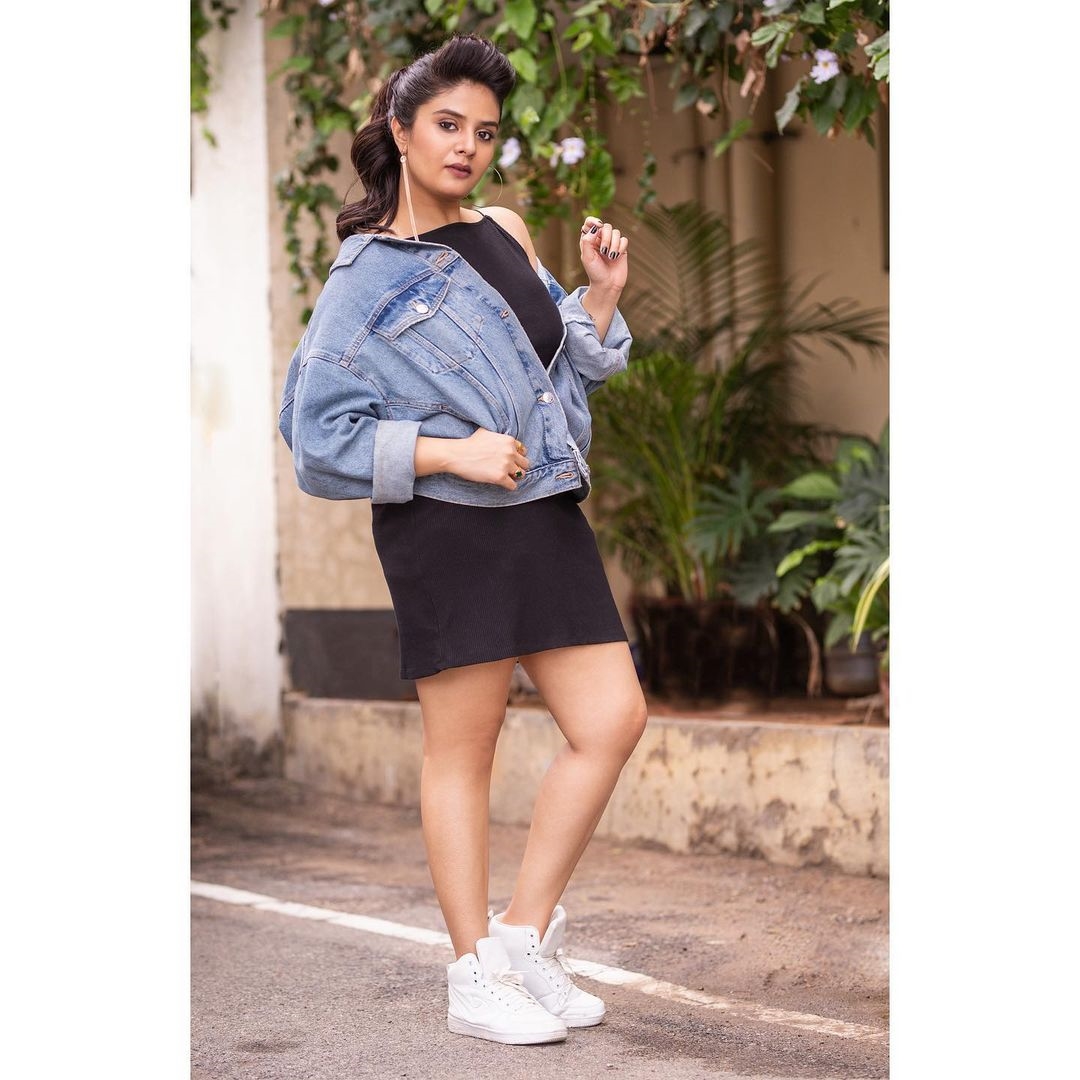 Sreemukhi Latest Photos In Sixth Sense Show