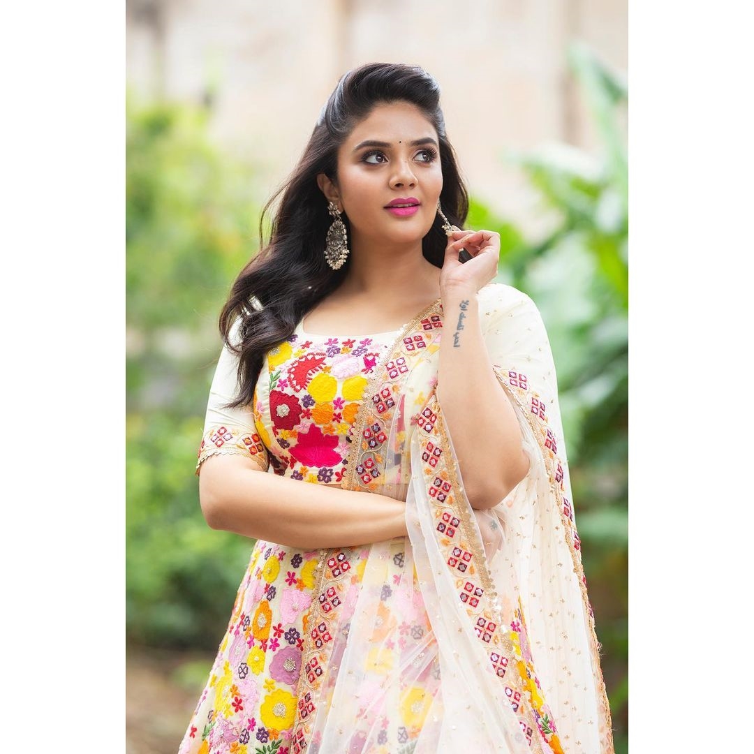 Sreemukhi New Clicks In Maa Show