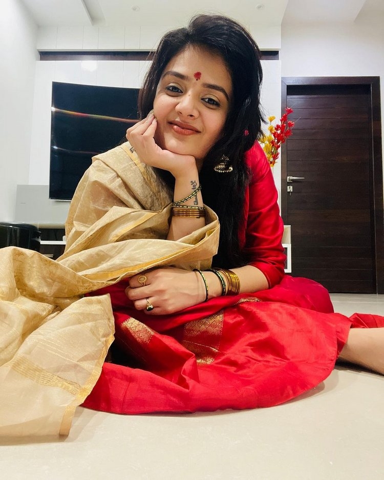 Sreemukhi New Images In Temple