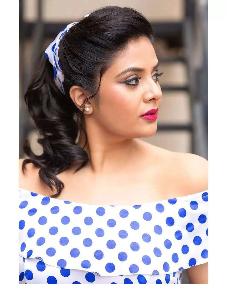 Sreemukhi latest Photos Shoot In Frock