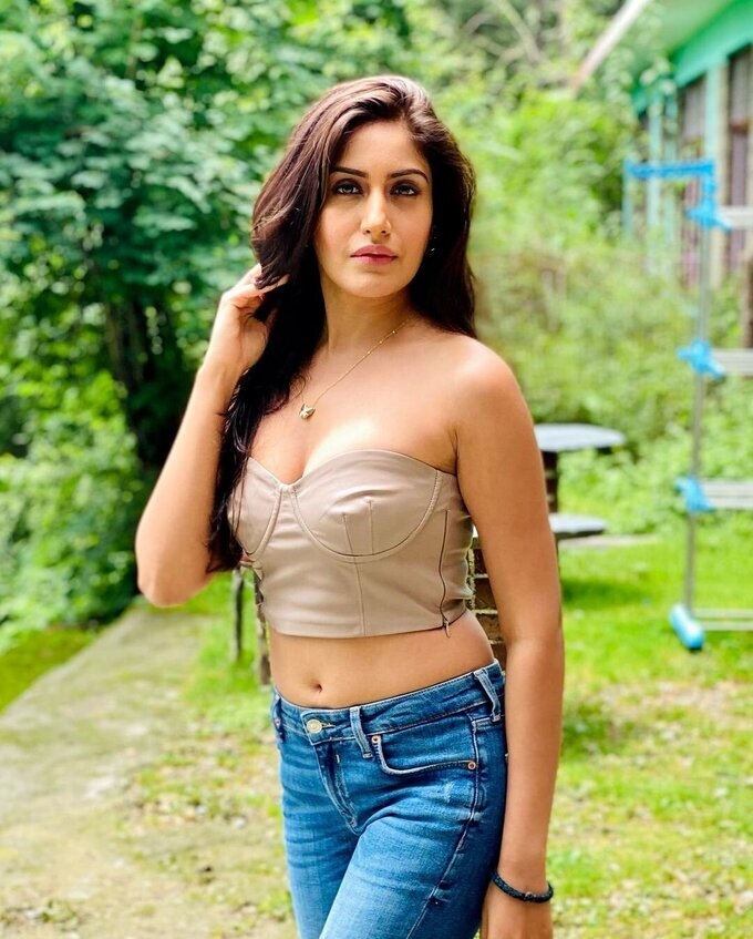 Surbhi Chandna Pics In Insta