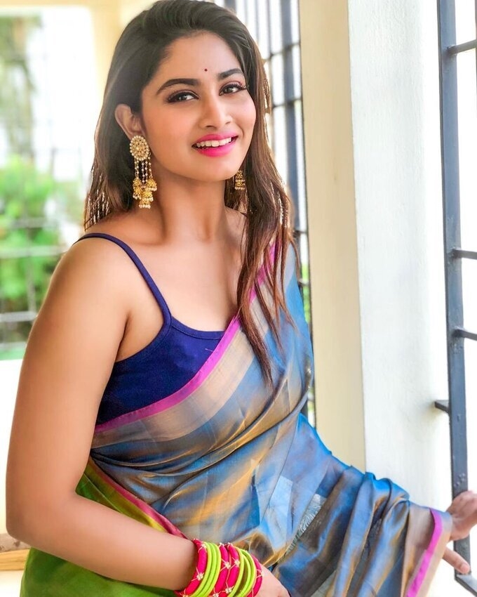 Tamil BiggBoss Contestant And Model Shivani Narayanan Cute Images