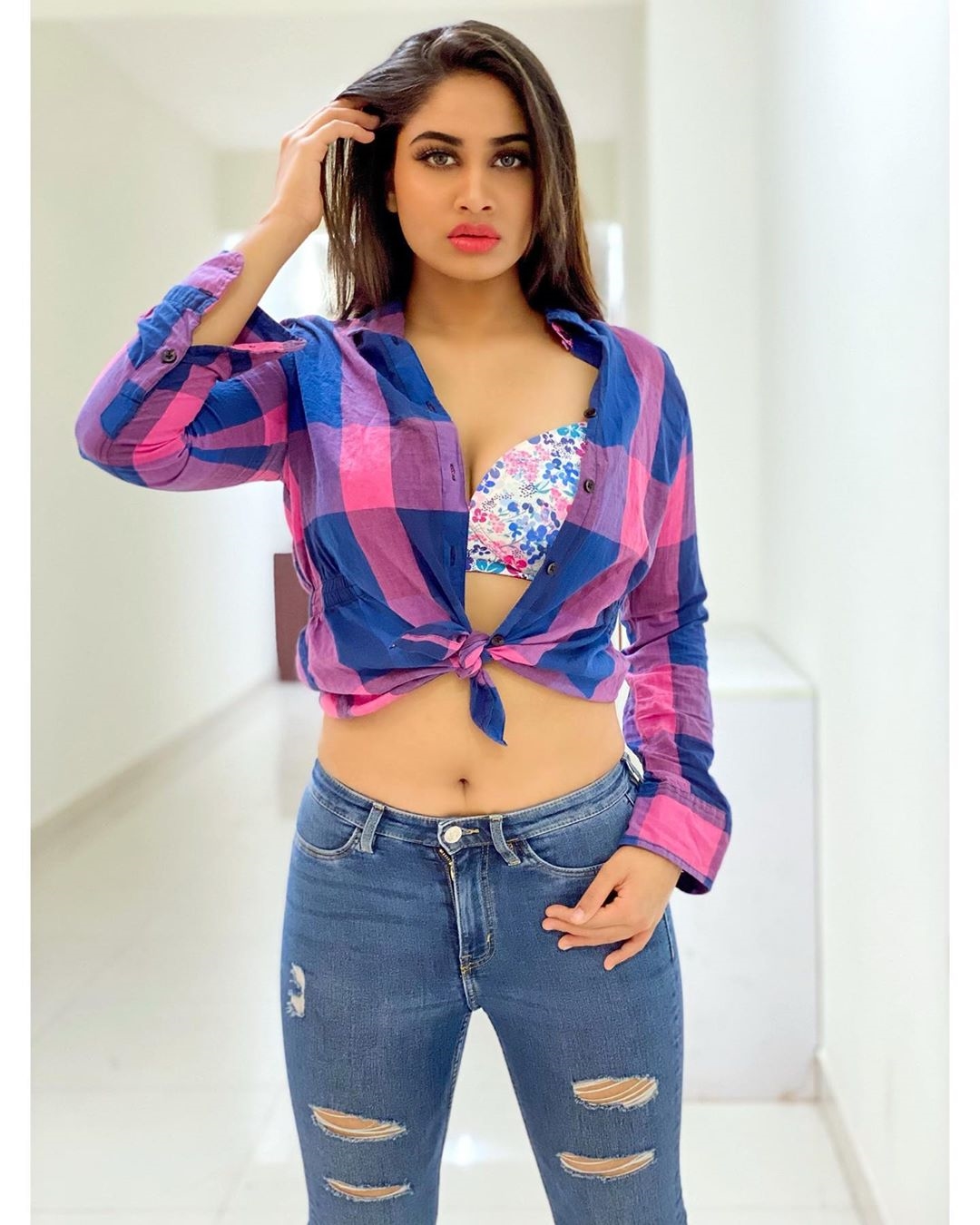 Tamil BiggBoss Contestant Shivani Narayan Hot Images