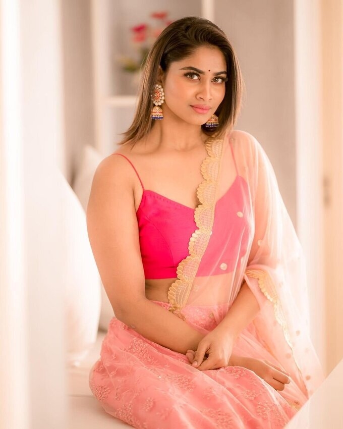 Tamil BiggBoss Fame Shivani Narayanan Photo Collection