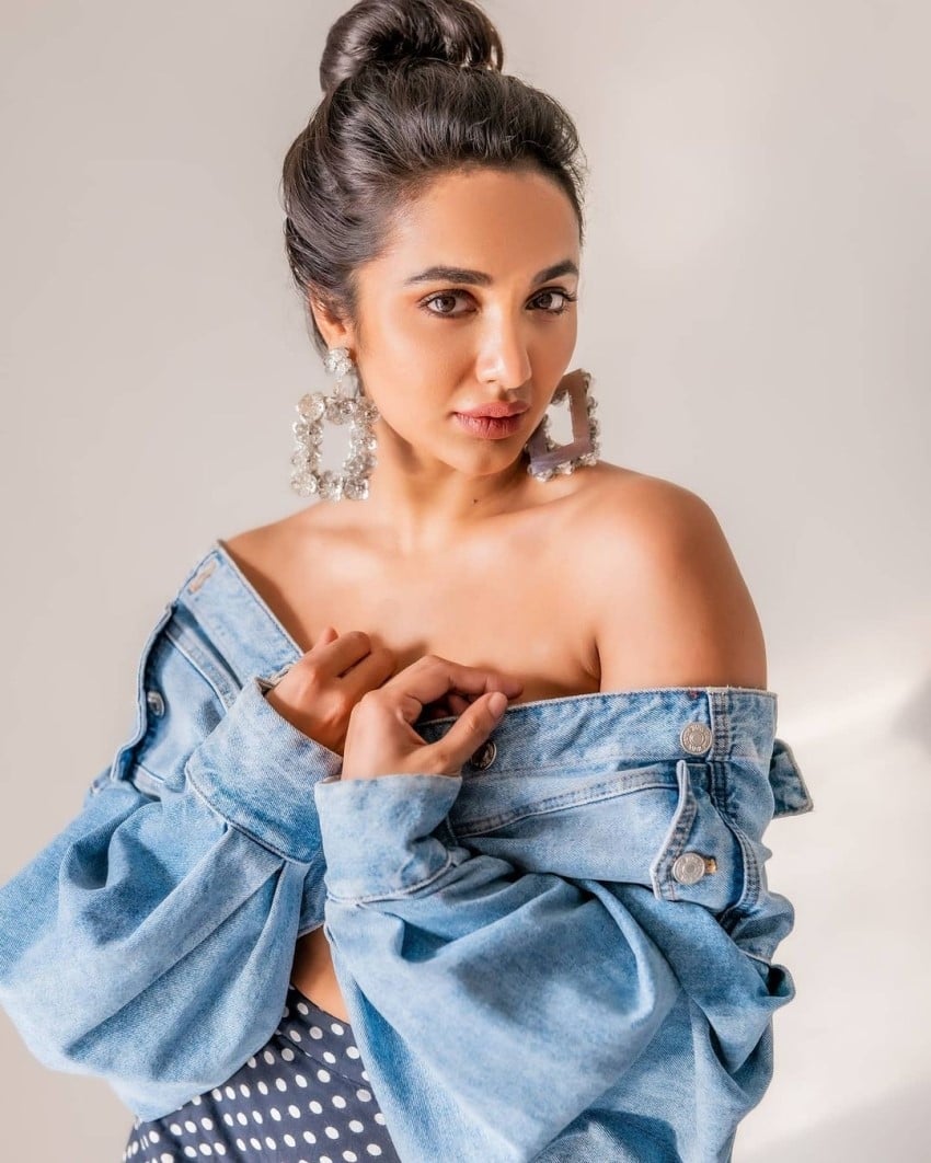 Tejaswi Madivada latest blood Photos