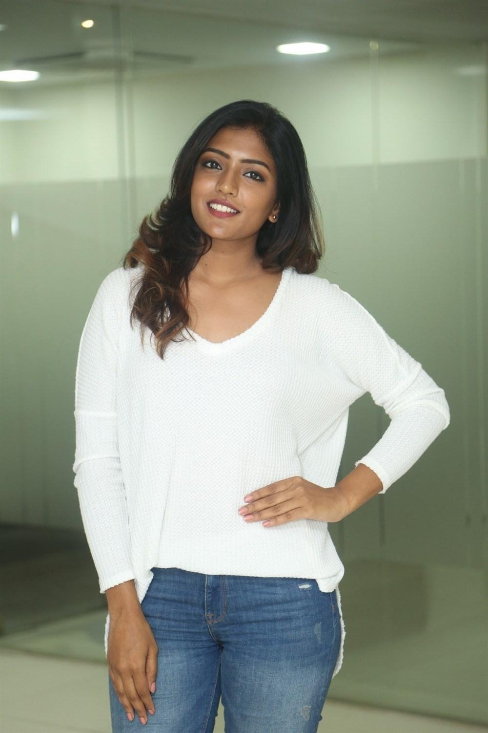 Telugu Beauty Eesha Rebba Cute Images