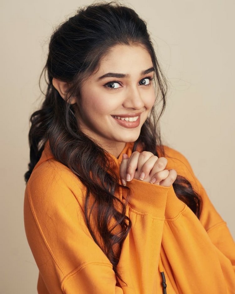 Uppena Fame Actress Krithi Shetty Cute Images