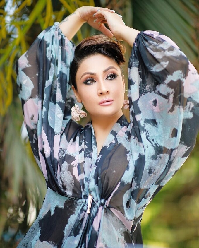 Urvashi Dholakia Hot Photos