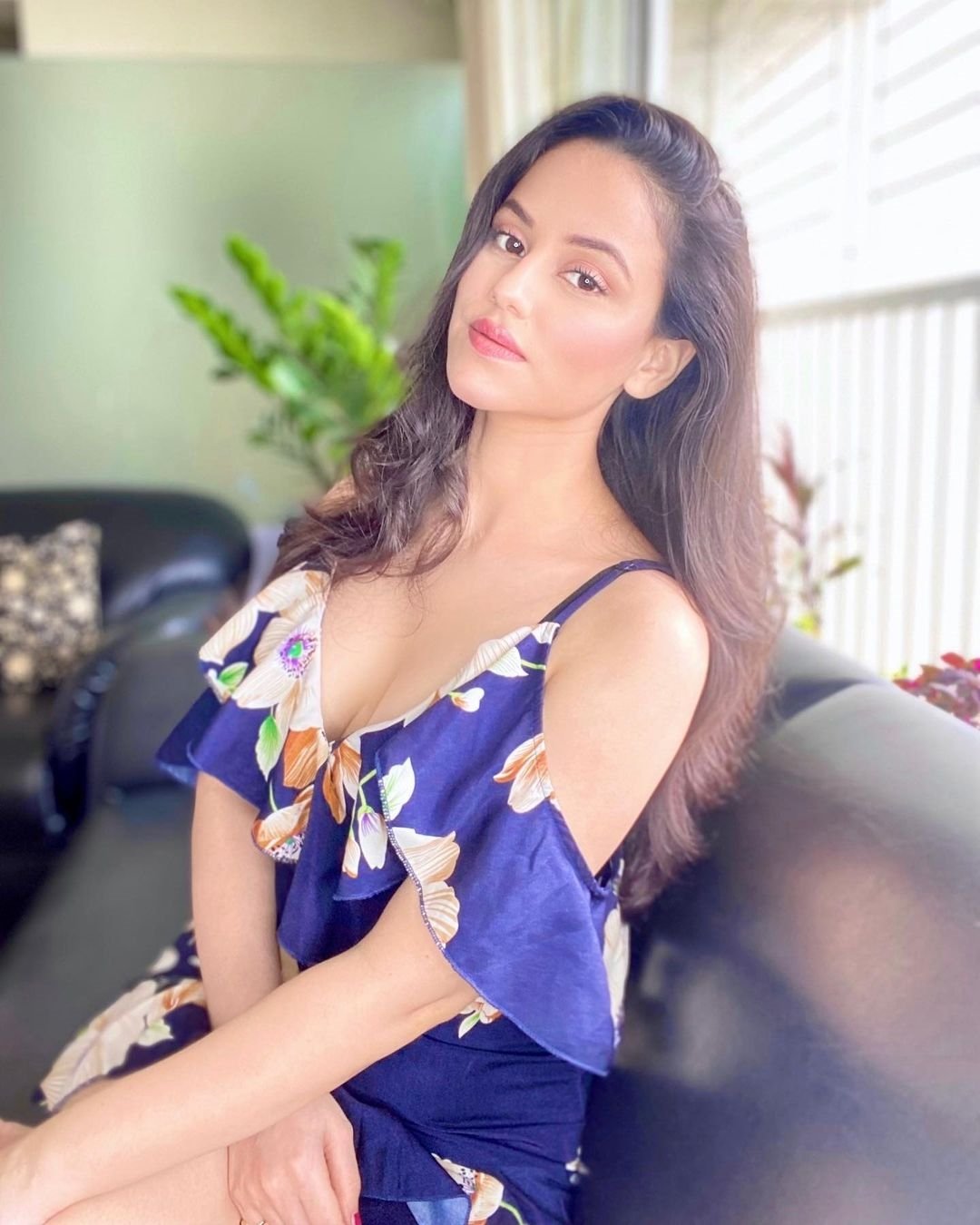 Urvashi Pardeshi Hot Photos