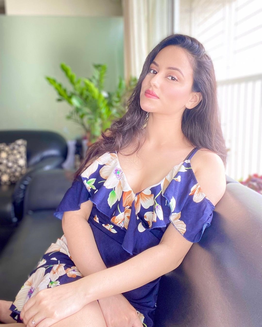 Urvashi Pardeshi Hot Photos