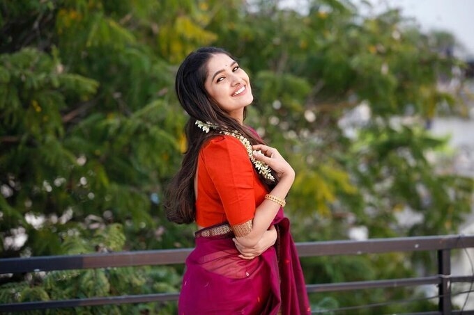 Vani Bhojan New Photos In Insta