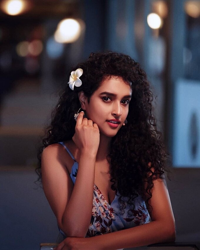 Vidya Prabhu Stunning Pics