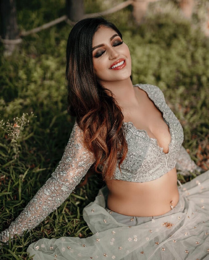 Yaashika Aanand Amazing Photos