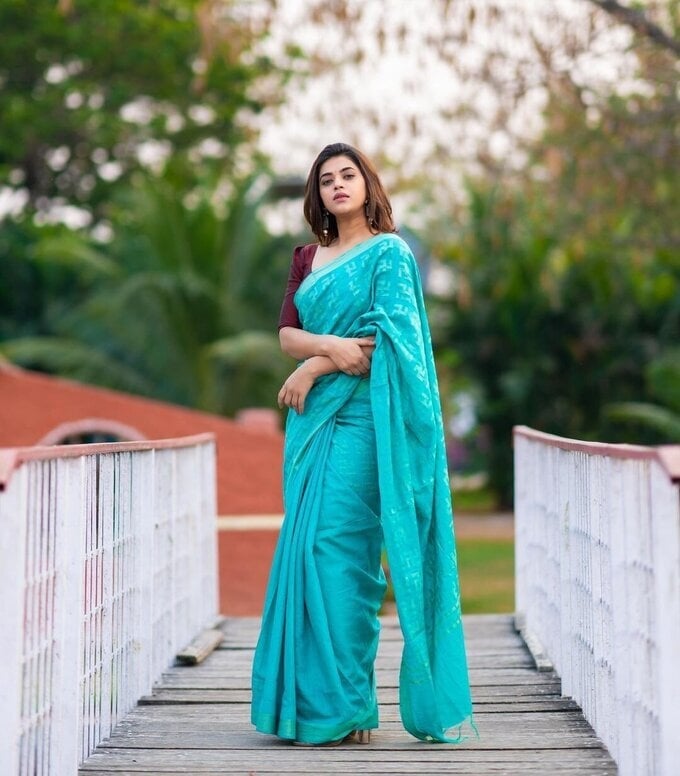 Yamini bhasakar latest saree photos