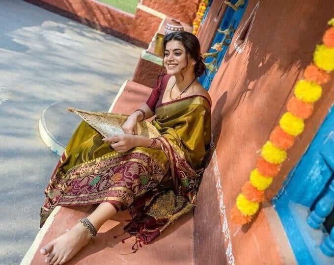 Yamini bhasakar latest saree photos