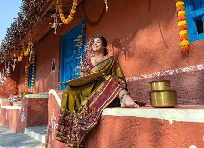 Yamini bhasakar latest saree photos