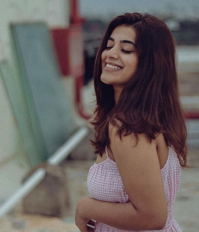 Yamini bhasakar latest saree photos