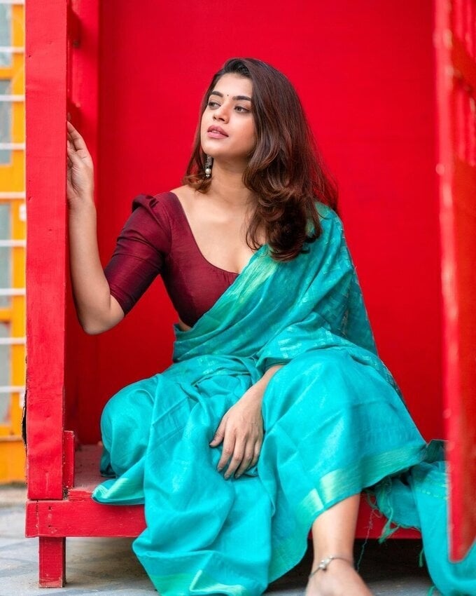 Yamini bhasakar latest saree photos