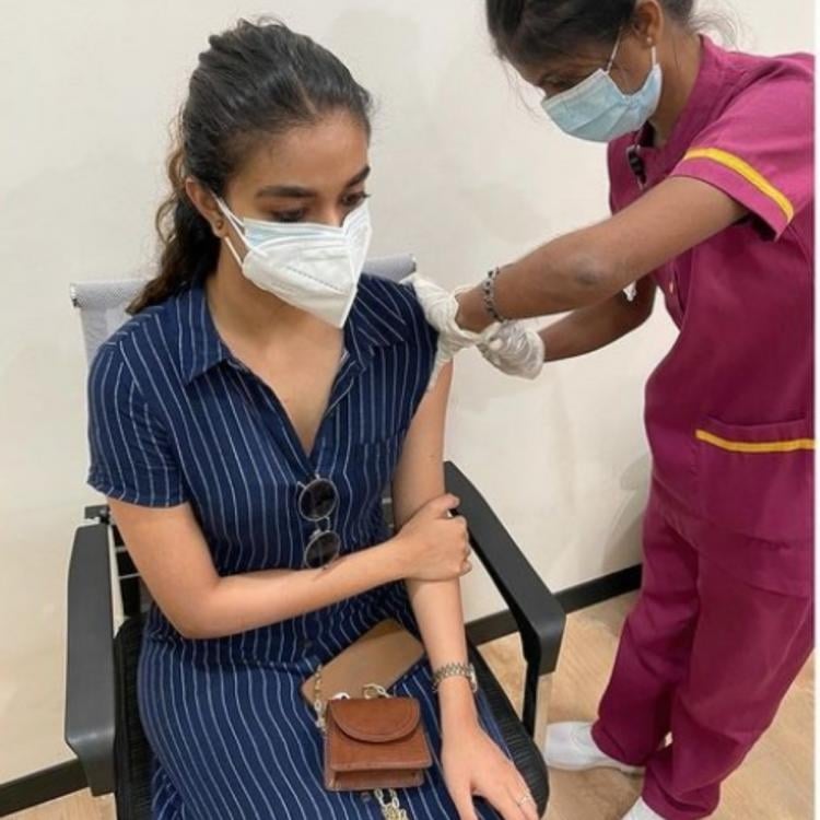 celebrities who wear vaccination