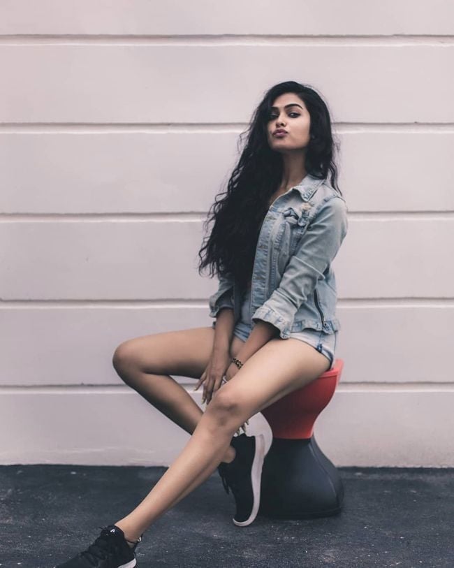 divi vadthya latest Photos collection