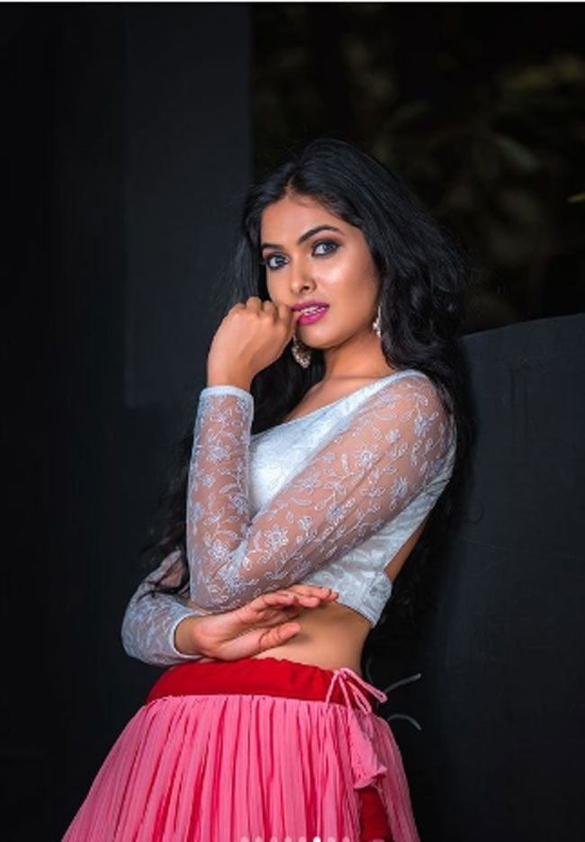 divi vadthya latest Photos collection