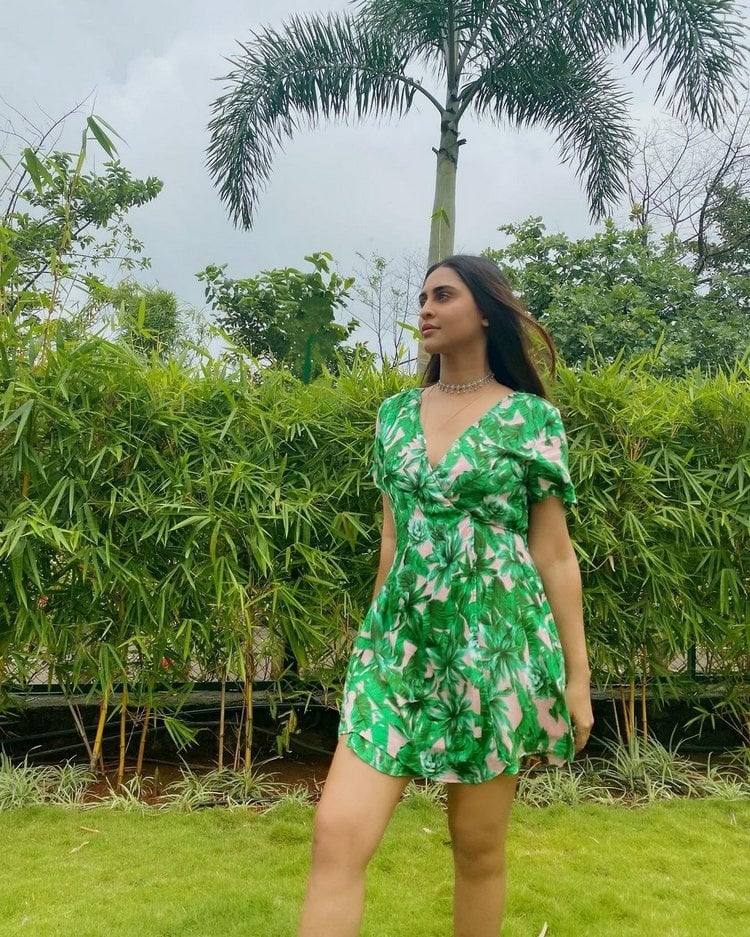 krystle dsouza Photos in facebook