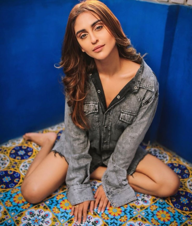 krystle dsouza Photos in facebook