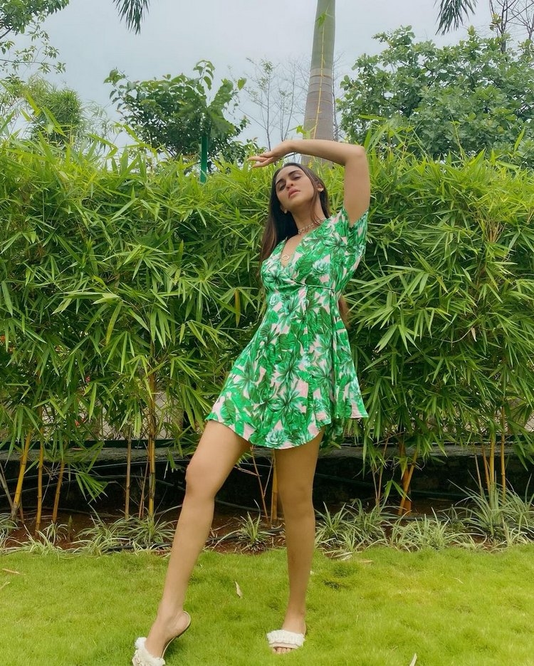 krystle dsouza Photos in facebook