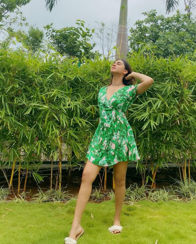krystle dsouza Photos in facebook